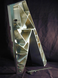 Teil der Halterung für gekühlte Mechanik des LINC-NIRVANA-Instruments am Large Binocular Telescope, hergestellt mit einer 5-Achs-Fräsmaschine
