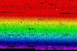 Sternspektren - regenbogenartige Zerlegungen des Sternenlichts, hier für den Stern Mu Leonis - spielen in den Filmen eine wichtige Rolle.