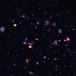 <span>Abbildung 1: Das Hubble Ultra Deep Field (HUDF) zeigte sich dem Atacama Large Millimeter/submillimeter Array (ALMA) als Fundgrube von Galaxien, die reich an Kohlenmonoxid sind (orange) und damit Potenzial für Sternentstehung haben.</span>