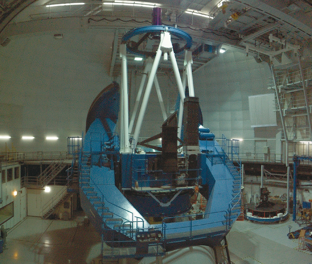 Das 3,5-m-Teleskop am Calar Alto-Observatorium in seiner Kuppel.