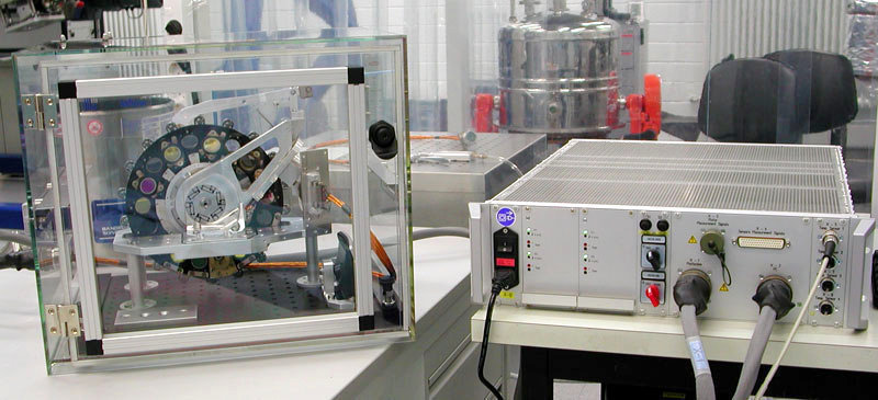 Das Electrical Ground Support Equipment EGSE kann die Filterradmechanismen für das James Webb-Weltraumteleskop zu Testzwecken steuern und dessen Lagesensoren auslesen.