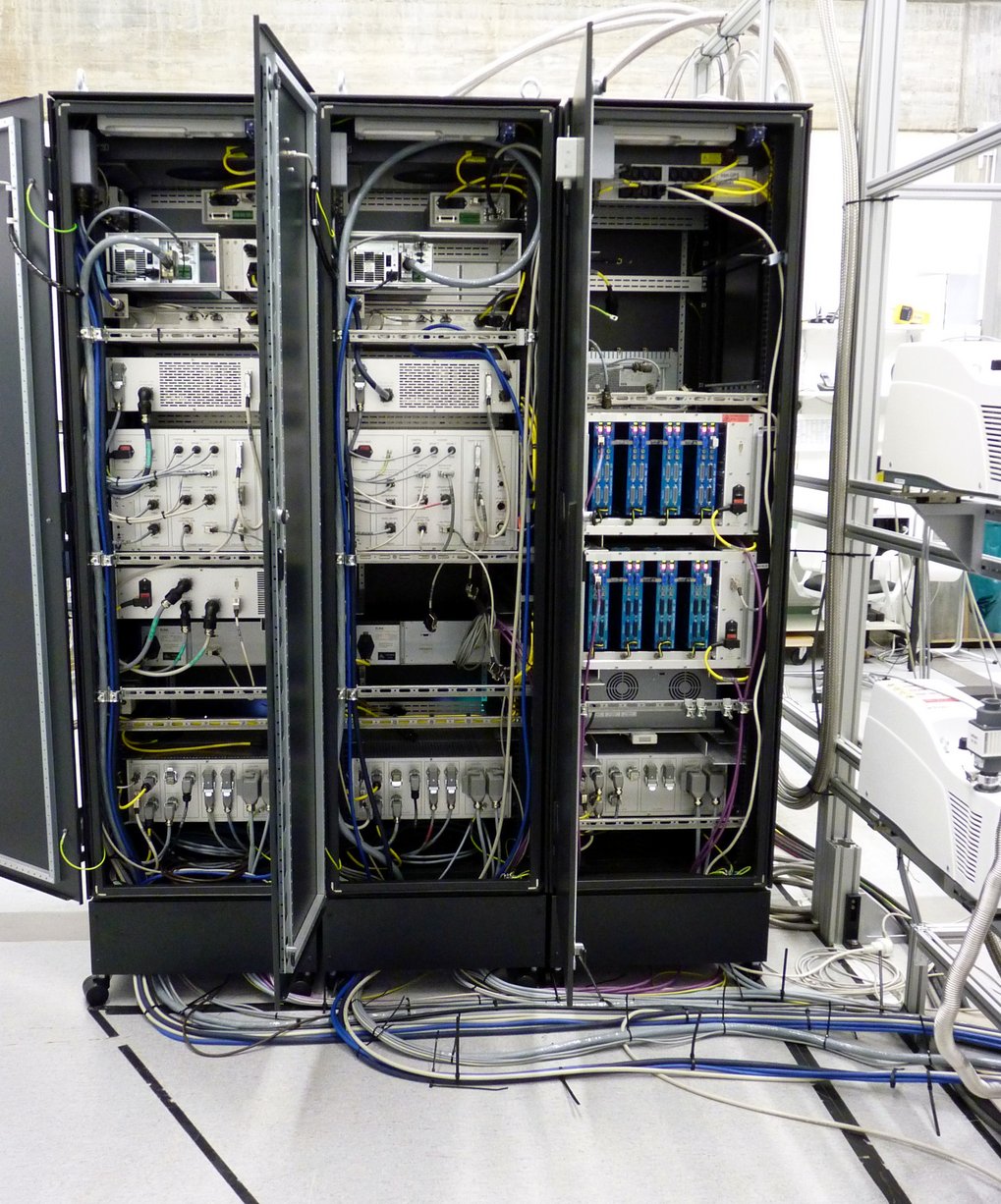 Steuerungsschaltschränke für das Projekt MATISSE am VLT. Steuerungsschaltschränke für das Projekt MATISSE am VLT.