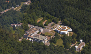 Sie interessieren sich für die astronomischen Einrichtungen auf dem Königstuhl und möchsten mehr über unsere Forschung erfahren? Die drei astronomischen Einrichtungen auf dem Königstuhl, HdA, MPIA und Landessternwarte (LSW), bieten einen gemeinsamen Führungsbetrieb an.