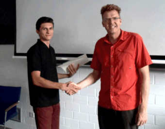Julian Baldauf (at left) receives the certificate of the MPG Trainee Award from MPIA director Hans-Walter Rix. Julian Baldauf (at left) receives the certificate of the MPG Trainee Award from MPIA director Hans-Walter Rix.