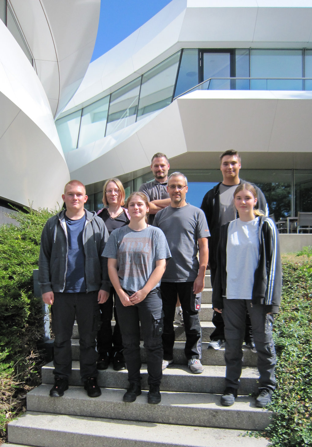 Our team of precision mechanics 2018 with focus on precision mechanics:1st year: Nico Fechtmann and Nathan Hellwich2nd year: Linda Biermann and Sascha Fänderich3rd year: Leon Schädel and Philipp Wilhelm4th year: Larissa Stadterwith their supervisors, Stefan Meister and his deputy, Tobias Stadler.