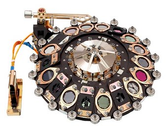 Filterrad, das am MPIA für das Weltraumteleskop James Webb entwickelt wurde. Das Rad hat einen Durchmesser von 30 Zentimeter und ermöglicht es, dem MIRI-Instrument verschiedene Filter vorzuschalten. Filterrad, das am MPIA für das Weltraumteleskop James Webb entwickelt wurde. Das Rad hat einen Durchmesser von 30 Zentimeter und ermöglicht es, dem MIRI-Instrument verschiedene Filter vorzuschalten.