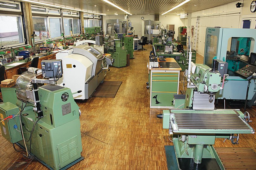 Abbildung 1: Die feinmechanische Werkstatt des MPIA. Abbildung 1: Die feinmechanische Werkstatt des MPIA.