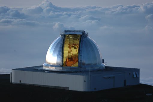Abb. 1: Das NASA-Infrarotteleskop IRTF am Observatorium Mauna Kea auf Hawai'i. Mit diesem 3-Meter-Spiegelteleskop wurden die Beobachtungen des Systems HD 189733 vorgenommen, die jetzt erfolgreich ausgewertet werden konnten. Abb. 1: Das NASA-Infrarotteleskop IRTF am Observatorium Mauna Kea auf Hawai'i. Mit diesem 3-Meter-Spiegelteleskop wurden die Beobachtungen des Systems HD 189733 vorgenommen, die jetzt erfolgreich ausgewertet werden konnten.