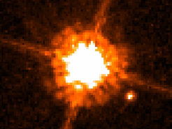 Abb. 1: Die Entdeckungsaufnahme des ungleichen Paars. Der kleine Begleiter ist im nahen Infraroten etwa 500-mal lichtschwächer als der Stern CHRX 73, sein Abstand beträgt nur 1.3 Bogensekunden.
