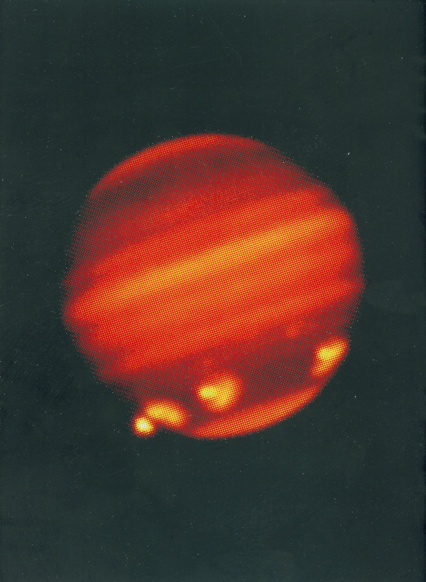 Abb. 6: Jupiter am 20. Juli 1994, aufgenommen mit der Infrarotkamera MAGIC am 3.5-Meter-Teleskop auf dem Calar Alto. Am linken Rand ist die Explosionswolke nach dem Einschlag eines der letzten Fragmente des Kometen Shoemaker-Levy 9 zu erkennen. Rechts davon die heißen Spuren früherer Einschläge.