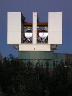 Abbildung 2: Das Large Binocular Telescope (LBT) mit seinen beiden Hauptspiegeln mit jeweils 8,4 Metern Durchmesser.