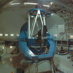 Abb. 3: Das 3.5-m-Teleskop in seiner Kuppel.