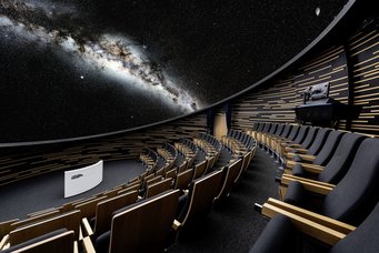 Im Auditorium des Hauses der Astronomie finden die Highlight-Vorträge sowie die Galaktische Kreuzfahrt statt Im Auditorium des Hauses der Astronomie finden die Highlight-Vorträge sowie die Galaktische Kreuzfahrt statt