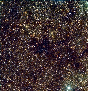 Die helle Infrarotquelle RAFGL 5475, aufgenommen mit PANIC am 2,2m-Teleskop in den Filtern J, H und Ks. Größe des Gesichtsfelds 15´ × 15´. Dieses Bild zeigt die ausgezeichnete Bildqualität des Instruments. Die helle Infrarotquelle RAFGL 5475, aufgenommen mit PANIC am 2,2m-Teleskop in den Filtern J, H und Ks. Größe des Gesichtsfelds 15´ × 15´. Dieses Bild zeigt die ausgezeichnete Bildqualität des Instruments.