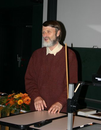 Abbildung 1: Christoph Leinert bei einem Vortrag im MPIA Abbildung 1: Christoph Leinert bei einem Vortrag im MPIA