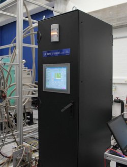 Abbildung 5: Schnappschüsse in der Montagehalle des MPIA vor dem Abbau von MATISSE. Abbildung 5: Schnappschüsse in der Montagehalle des MPIA vor dem Abbau von MATISSE.