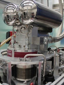 Abbildung 6: Schnappschüsse in der Montagehalle des MPIA vor dem Abbau von MATISSE. Abbildung 6: Schnappschüsse in der Montagehalle des MPIA vor dem Abbau von MATISSE.