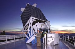 Abb. 3: Das 2.5-Meter-Teleskop des Sloan Digital Sky Survey (SDSS) auf dem Apache Point im US-Bundesstaat New Mexico.