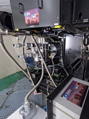Figure 2: One of the CIAO wavefront sensors at ESO's Very Large Telescope in Chile. The CIAO sensors use the infrared light of stars to determine the distortions of the observed light by the Earth's atmosphere. The information is passed on in real time to a deformable mirror which can compensate for most of the distortion. In this way, GRAVITY will be even more sensitive in the future. Figure 2: One of the CIAO wavefront sensors at ESO's Very Large Telescope in Chile. The CIAO sensors use the infrared light of stars to determine the distortions of the observed light by the Earth's atmosphere. The information is passed on in real time to a deformable mirror which can compensate for most of the distortion. In this way, GRAVITY will be even more sensitive in the future.