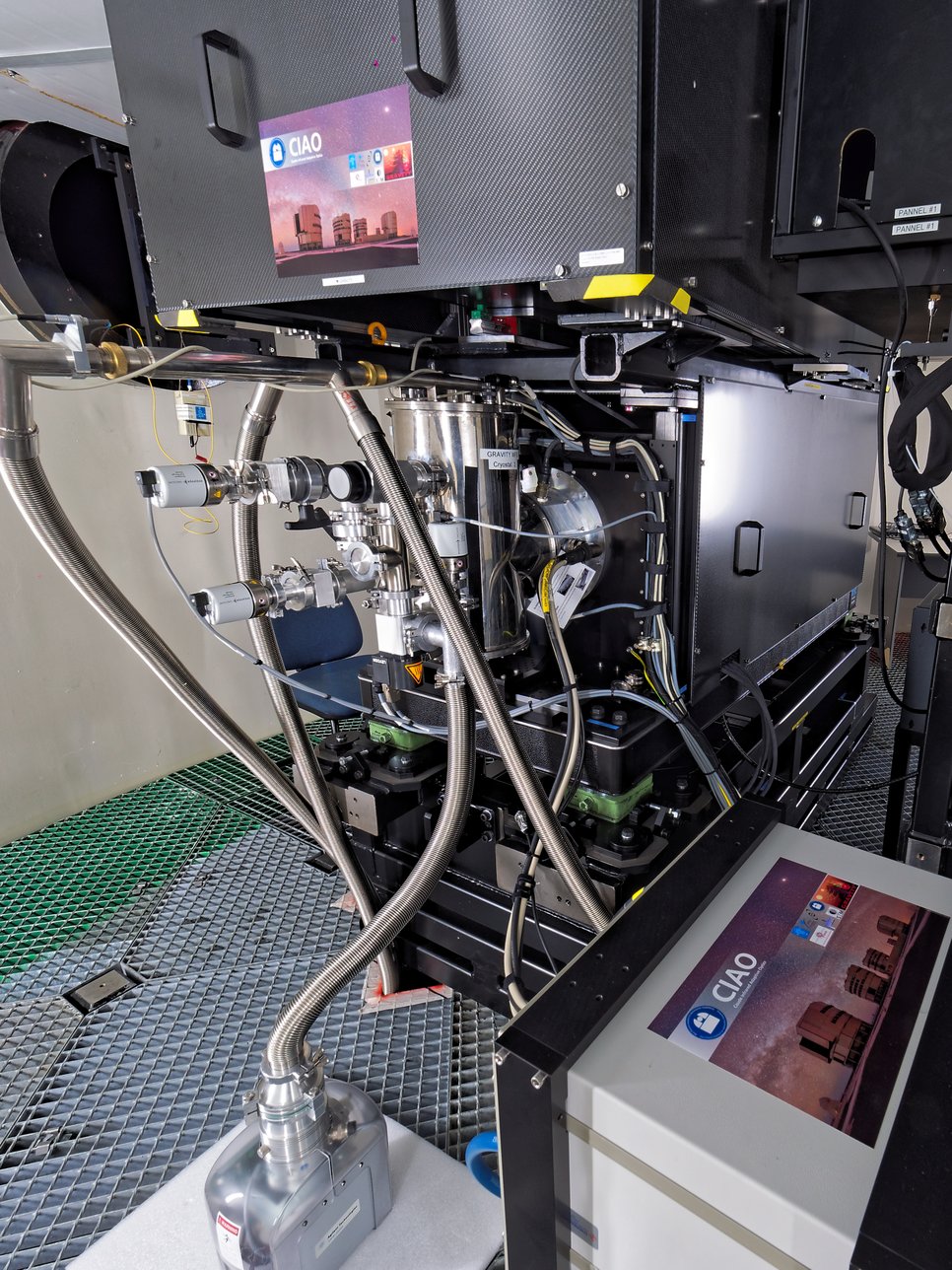 Figure 2: One of the CIAO wavefront sensors at ESO's Very Large Telescope in Chile. The CIAO sensors use the infrared light of stars to determine the distortions of the observed light by the Earth's atmosphere. The information is passed on in real time to a deformable mirror which can compensate for most of the distortion. In this way, GRAVITY will be even more sensitive in the future.