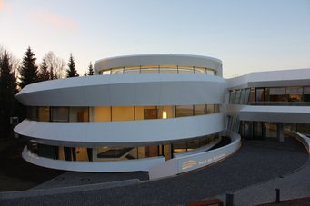 Abbildung 1: The spectacular galaxy-shaped building of Haus der Astronomie Abbildung 1: The spectacular galaxy-shaped building of Haus der Astronomie