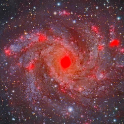 The galaxy NGC 6946. In the background, an image in regular light (optical). Superimposed in red (false color): radio emission in the 3 cm band, which indicates regions of star formation.