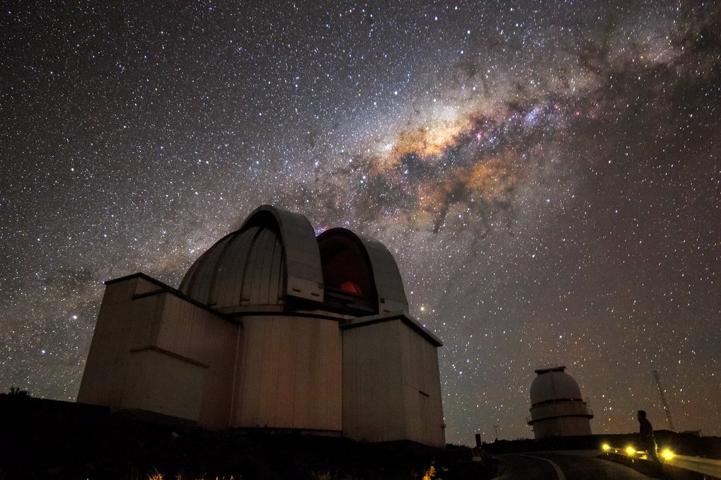 Foto of the 2.2m Telescope at La Silla