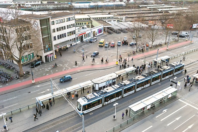 Mit öffentlichen Verkehrsmitteln