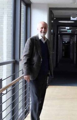 Der Evolution auf der Spur: Ralf Bender beschäftigt sich mit der Entstehung und Entwicklung von Galaxien. Der Direktor am Max-Planck-Institut für extraterrestrische Physik beobachtet uralte, leuchtkräftige Sternsysteme, die als Vorläufer der heutigen Riesenellipsen gelten.