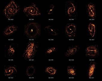 Mit dem Atacama Large Millimeter/submillimeter Array (ALMA) haben Wissenschaftlerinnen und Wissenschaftler eine Durchmusterung von fast 100 Galaxien im nahen Universum durchgeführt, die ihr Verhalten und ihre Erscheinungen zeigt. Die Forschenden verglichen die ALMA-Daten mit denen des Hubble-Weltraumteleskops, die hier in einer Zusammenstellung gezeigt werden. Die Untersuchung ergab, dass entgegen der landläufigen wissenschaftlichen Meinung nicht alle sternbildenden Molekülwolken gleich aussehen und sich auch nicht gleich verhalten. Tatsächlich sind sie, wie hier gezeigt, so unterschiedlich wie die Wohngebiete, Städte, Regionen und Länder, aus denen unsere Welt besteht. Mit dem Atacama Large Millimeter/submillimeter Array (ALMA) haben Wissenschaftlerinnen und Wissenschaftler eine Durchmusterung von fast 100 Galaxien im nahen Universum durchgeführt, die ihr Verhalten und ihre Erscheinungen zeigt. Die Forschenden verglichen die ALMA-Daten mit denen des Hubble-Weltraumteleskops, die hier in einer Zusammenstellung gezeigt werden. Die Untersuchung ergab, dass entgegen der landläufigen wissenschaftlichen Meinung nicht alle sternbildenden Molekülwolken gleich aussehen und sich auch nicht gleich verhalten. Tatsächlich sind sie, wie hier gezeigt, so unterschiedlich wie die Wohngebiete, Städte, Regionen und Länder, aus denen unsere Welt besteht.
