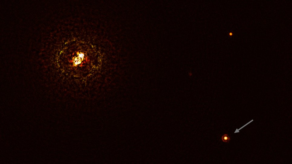 This image shows b Centauri, and its giant planet b Centauri b, by the SPHERE instrument on ESO’s Very Large Telescope and using a coronagraph. It blocked the immensely bright light from the massive star system (top left) and allowed astronomers to detect the faint planet (arrow).