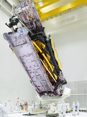 Origami in space: Because of its size, the James Webb Space Telescope cannot be transported “in one piece”. It is folded and stowed away in the Ariane 5 rocket and will be fully deployed only once in space. Origami in space: Because of its size, the James Webb Space Telescope cannot be transported “in one piece”. It is folded and stowed away in the Ariane 5 rocket and will be fully deployed only once in space.