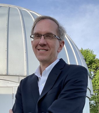 Prof. Joseph Shields, der neu ernannte Direktor des Large Binocular Telescope Observatory. Er wird sein neues Amt ab dem 06. Juni 2022 antreten. Foto des neuen LBT-Direktors Prof. Joseph Shields