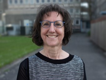Professor Conny Aerts, die sich den Kavli-Preis 2022 in Astrophysik mit Roger Ulrich und Jørgen Christensen-Dalsgaard für ihre bahnbrechenden Arbeiten zur Entwicklung der Helio- und Asteroseismologie teilt. Foto von Prof. Conny Aerts