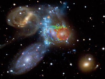 The first light data obtained with WEAVE for the galaxies NGC 7318a and NGC 7318b, superimposed over an image of the whole group, Stephan's Quintet. The color-coded dots encode the velocity at which matter in that region moves towards us (blue) or away from us (red). The background image is a combination of optical data from the Canada-France-Hawaii telescope and X-ray data from NASA’s Chandra space telescope. Image of the galaxies of "Stephan's Quintet"; overlaid over two of the galaxies is color-coded information about the velocity with which the region in question moves towards us or away from us. That data was obtained with WEAVE.