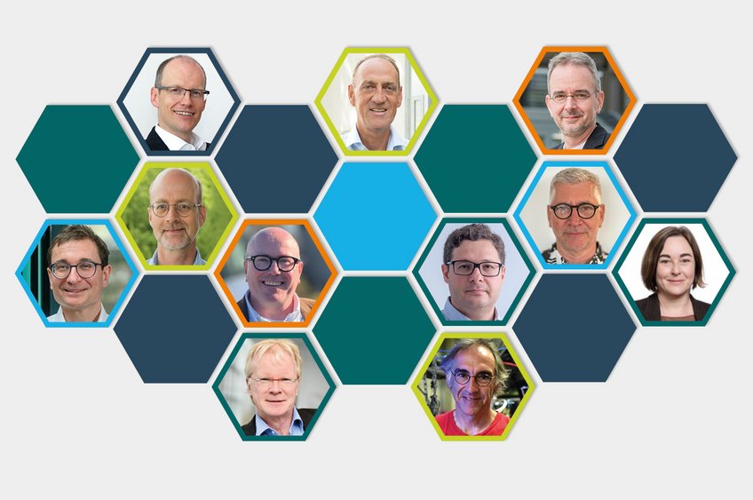 Die Gewinner eines ERC Advanced Grants 2024: Ralf Adams, Jens Brüning, Ralph Bock, Bernhard Keimer, Gilles Laurent, Tobias Erb, Hubert Klahr, Yuri Kovalev, Ruth Ley, Ferdi Schüth und Thomas Udem (von links oben nach rechts unten)  Wabenförmige Anordnung von Kacheln, von denen etwa die Hälfte Porträts von Wissenschaftlerinnen und Wissenschaftlern zeigen.