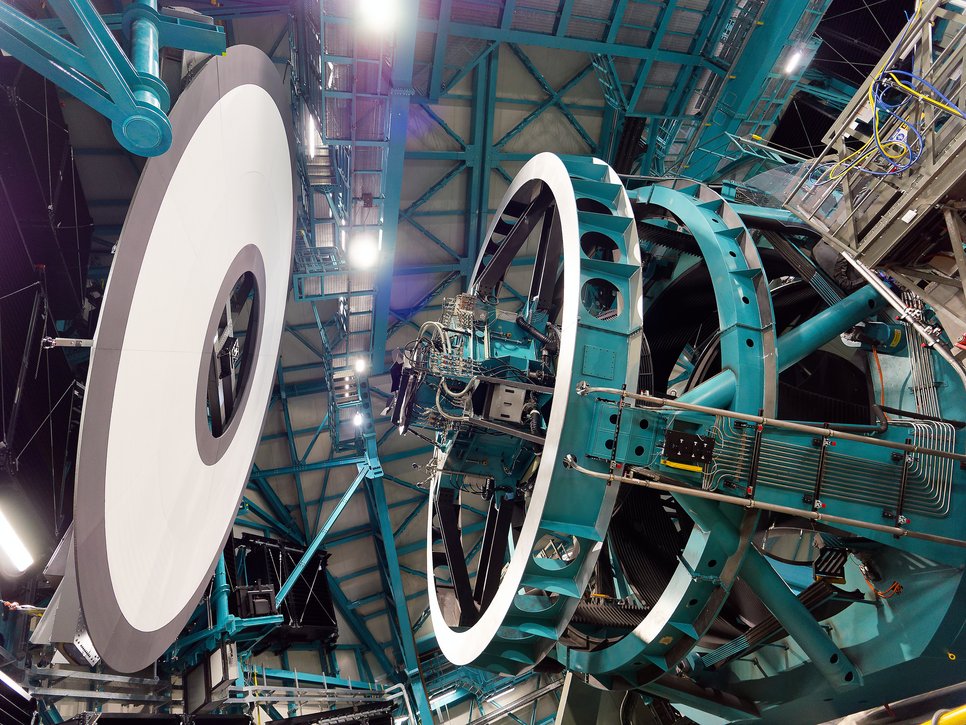 Große mechanische Struktur eines Teleskops