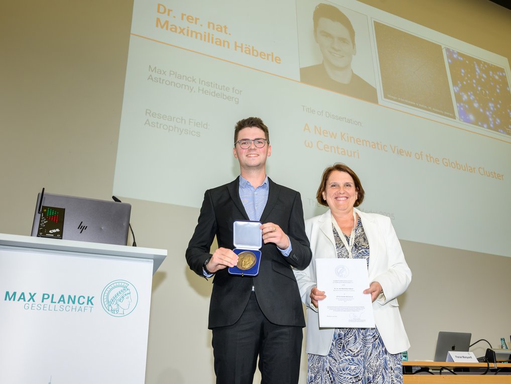 MPG Vice President Claudia Felser Presents the Otto Hahn Medal to Max Häberle 