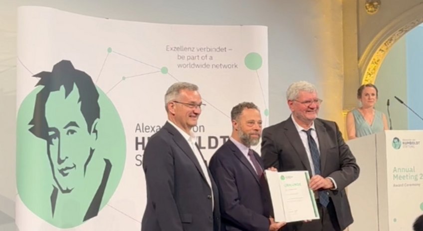 Martin Pessah bei der Verleihung des Bessel-Preises auf der Jahrestagung der Humboldt-Stiftung. Martin Pessah bei der Verleihung des Bessel-Preises auf der Jahrestagung der Humboldt-Stiftung.